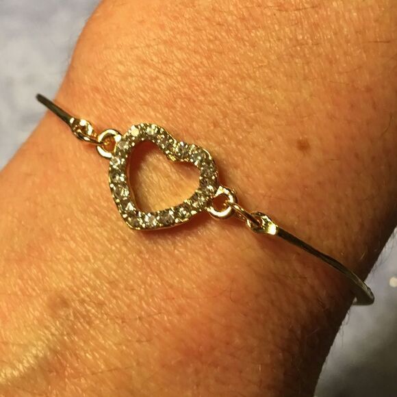 (O1) Sparkly Heart Bracelet - Picture 1 of 3